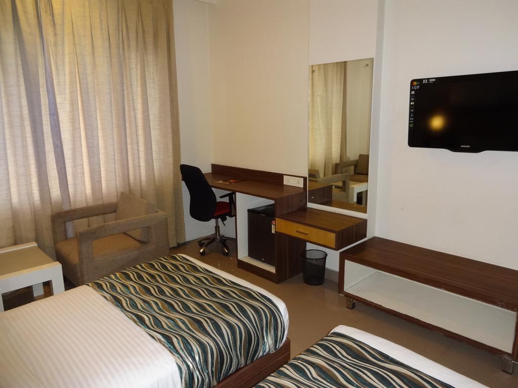 Continental Park Hotel Vijayawada Exterior photo