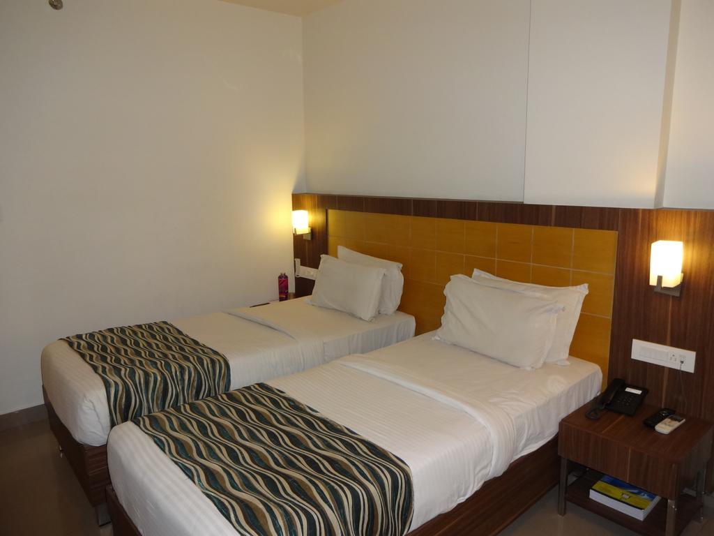 Continental Park Hotel Vijayawada Exterior photo