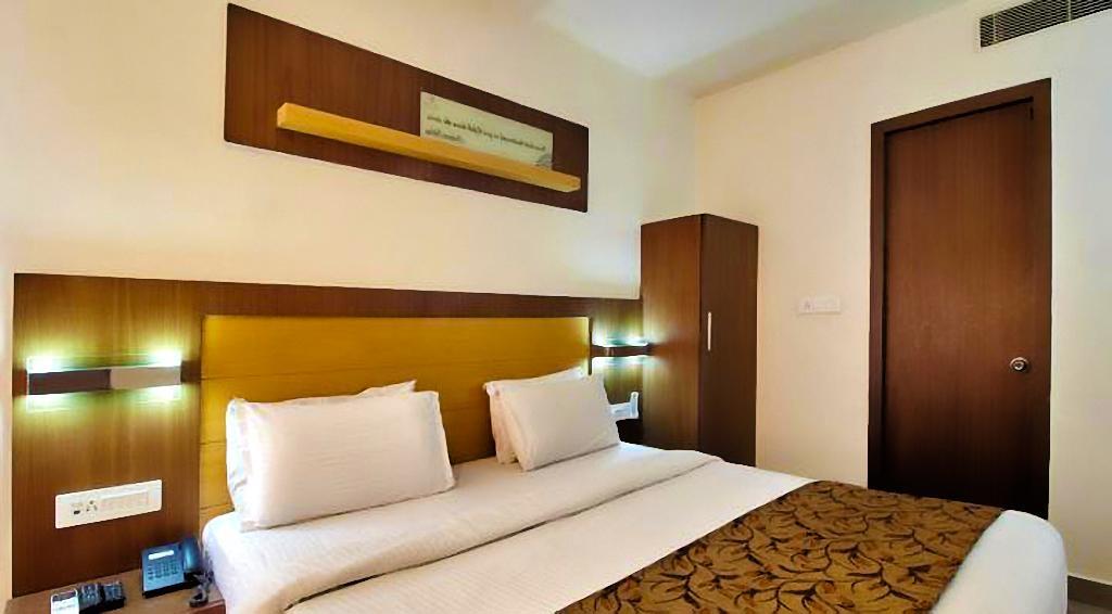 Continental Park Hotel Vijayawada Exterior photo