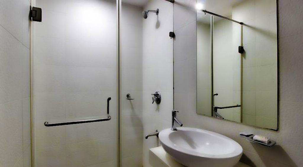 Continental Park Hotel Vijayawada Exterior photo