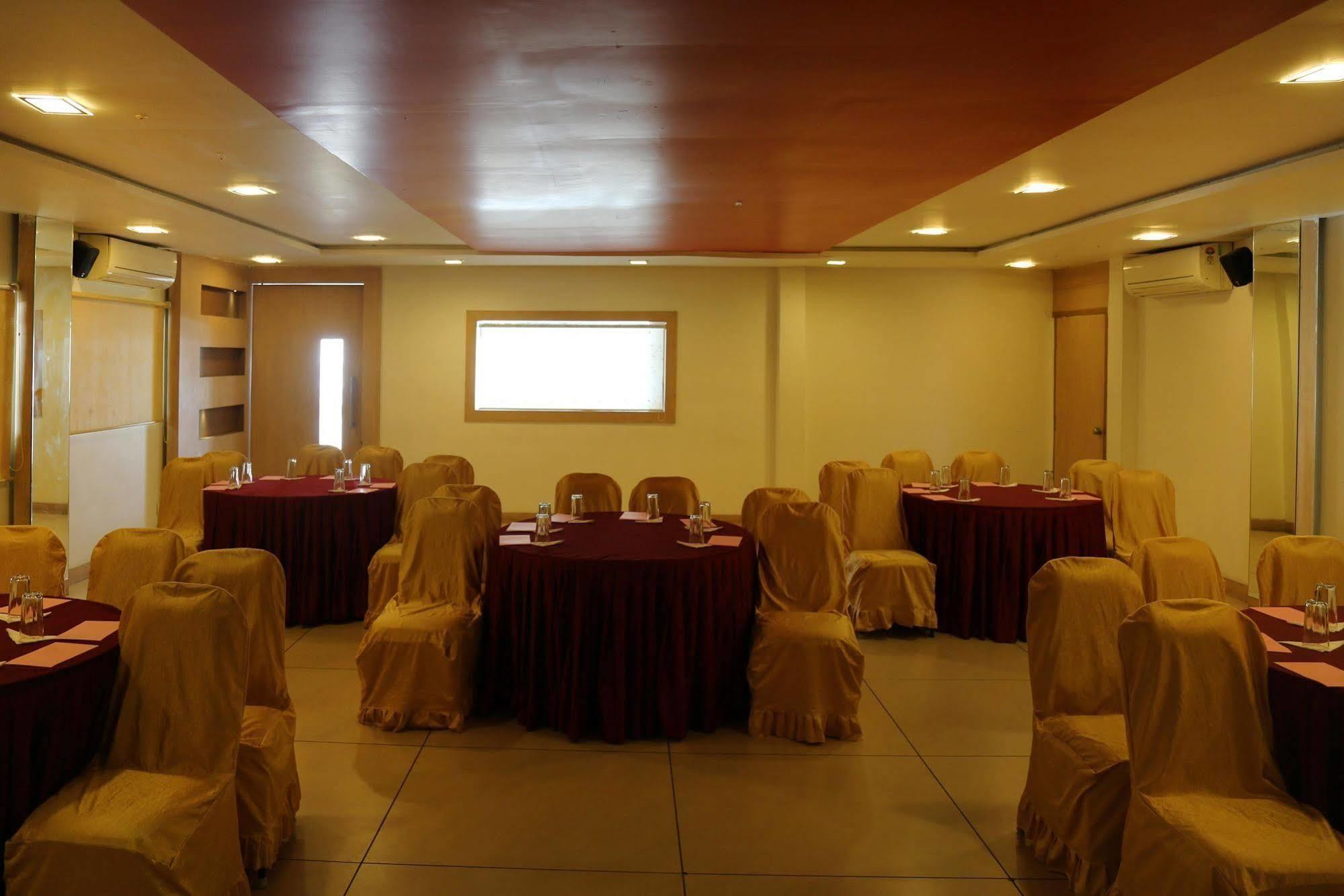 Continental Park Hotel Vijayawada Exterior photo