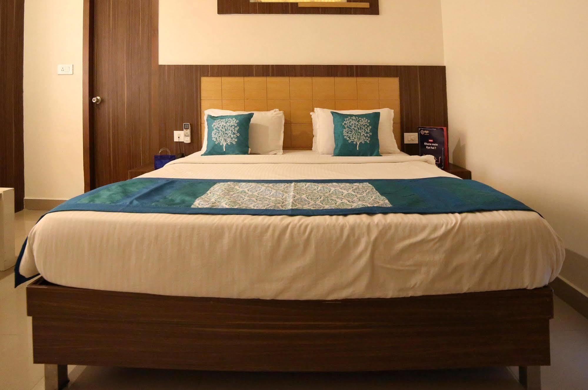Continental Park Hotel Vijayawada Exterior photo